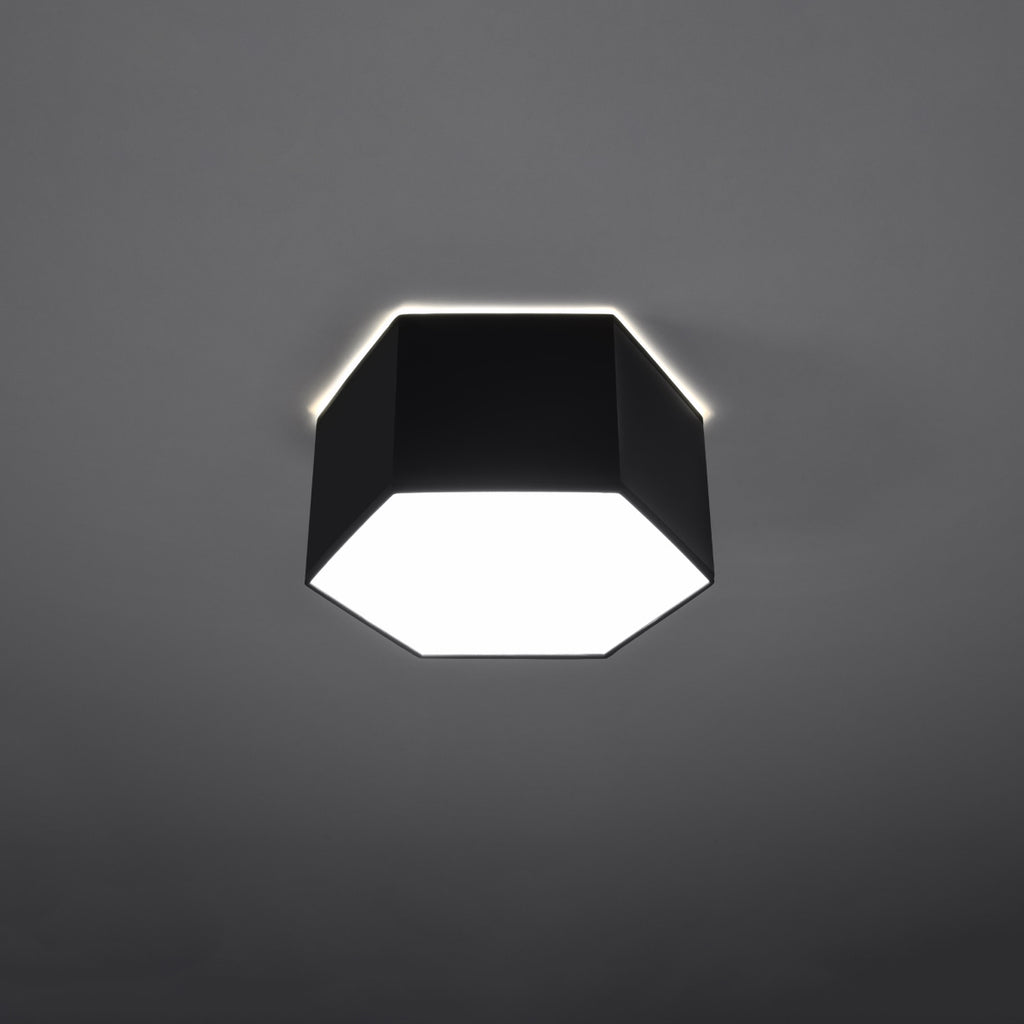 Plafonnier Sunde 15 noir allumé, lumière diffuse vers le bas et halo au plafond