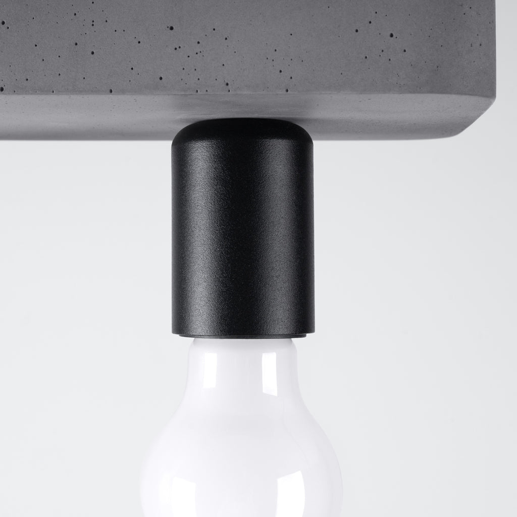 Plafonnier Tavo 3 béton E27, détail d'une douille noire et de l'ampoule