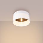 Plafonnier Telesto tissu blanc et bois foncé E27 allumé, halo doux réchauffé par l'intérieur bois