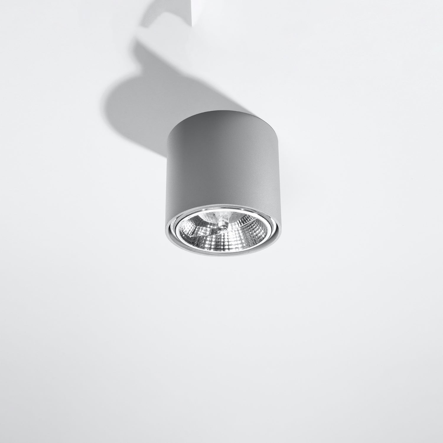 Plafonnier Tiube en aluminium gris, downlight cylindre à réflecteur, vue de profil