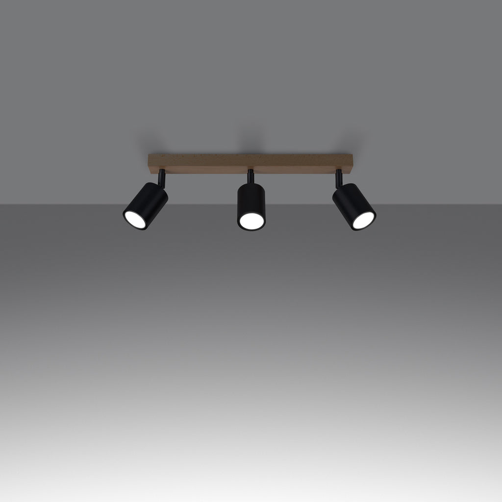 Plafonnier Verdo 3 en ligne bois et acier noir GU10 allumé, faisceau orientable