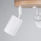Plafonnier Verdo 3 en rond bois et acier blanc GU10, détail d'un spot orientable et de l'embase en bois