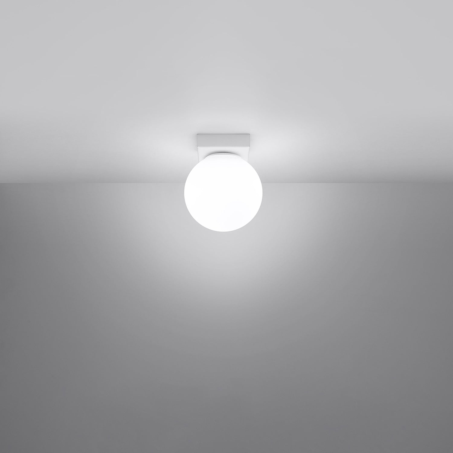Plafonnier Yoli 1 boule opale acier blanc G9 allumé, halo opale diffus