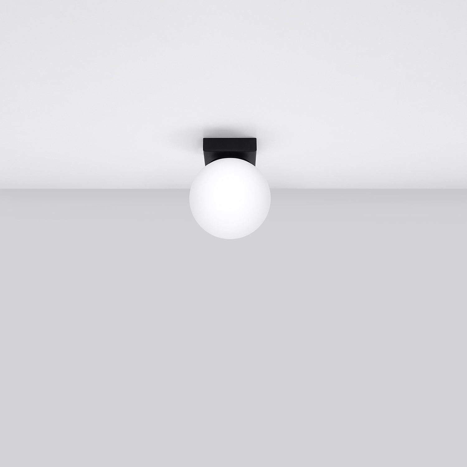 Plafonnier Yoli 1 boule opale acier noir G9 de profil