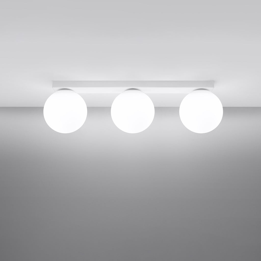 Plafonnier Yoli 3 boules opale acier blanc G9 allumé, halo opale diffus