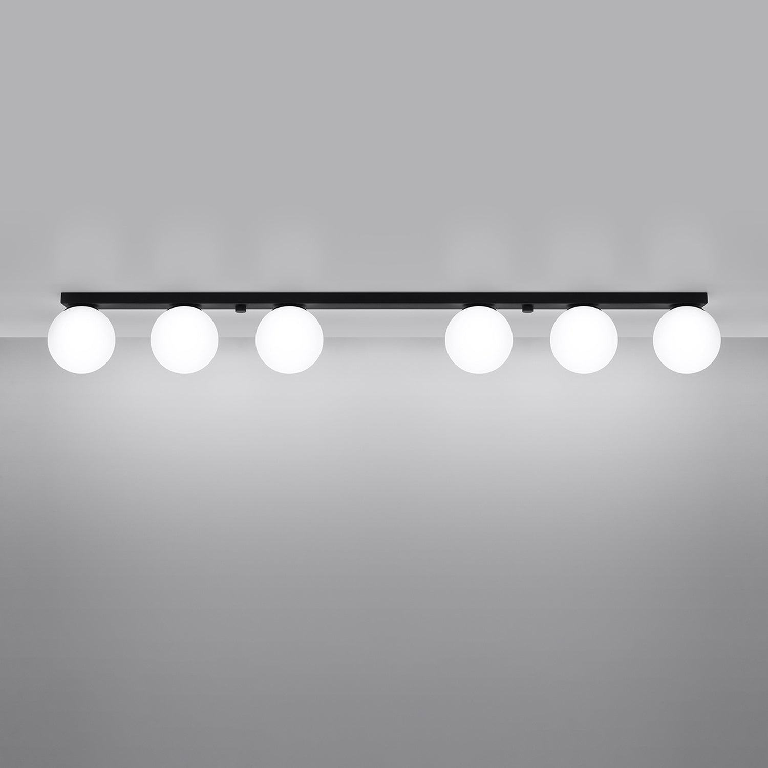 Plafonnier Yoli 6 boules opale acier noir G9 allumé, halo opale diffus