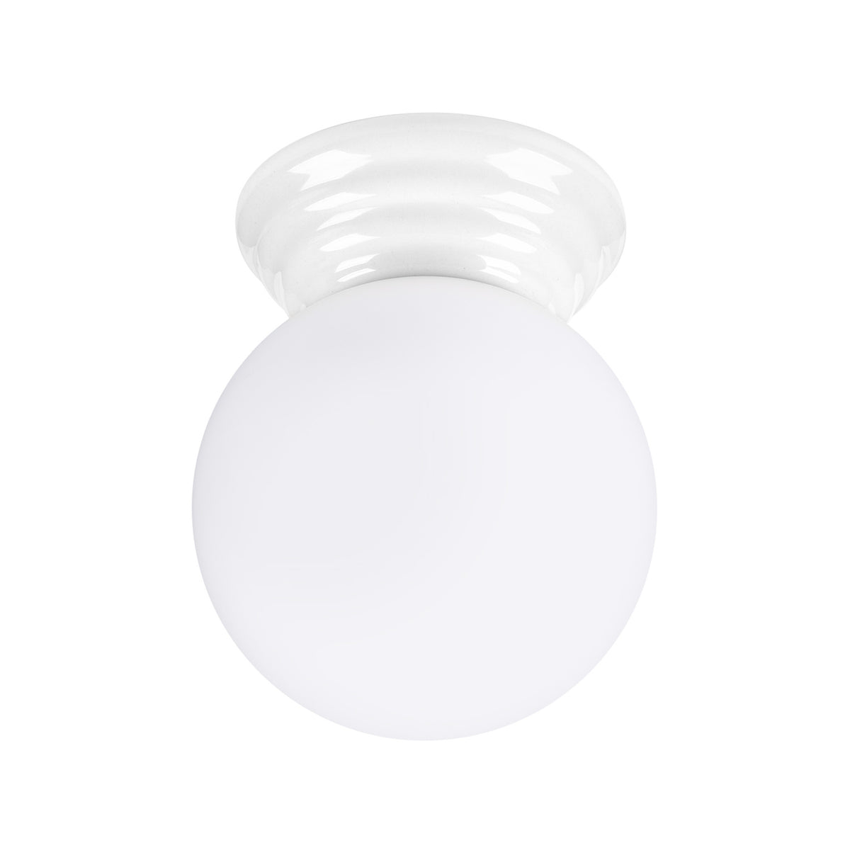 Boule de verre opale et socle en céramique émaillée blanche du plafonnier Zori