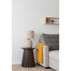 Plaid Santos ocre moutarde tricot drapé canapé gris décor contemporain bois sombre