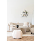 Plaid Galena blanc ivoire fausse fourrure drapé canapé beige salon épuré minimaliste