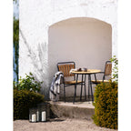 Plaid Carmel gris blanc rayures drapé chaise jardin teck terrasse extérieur