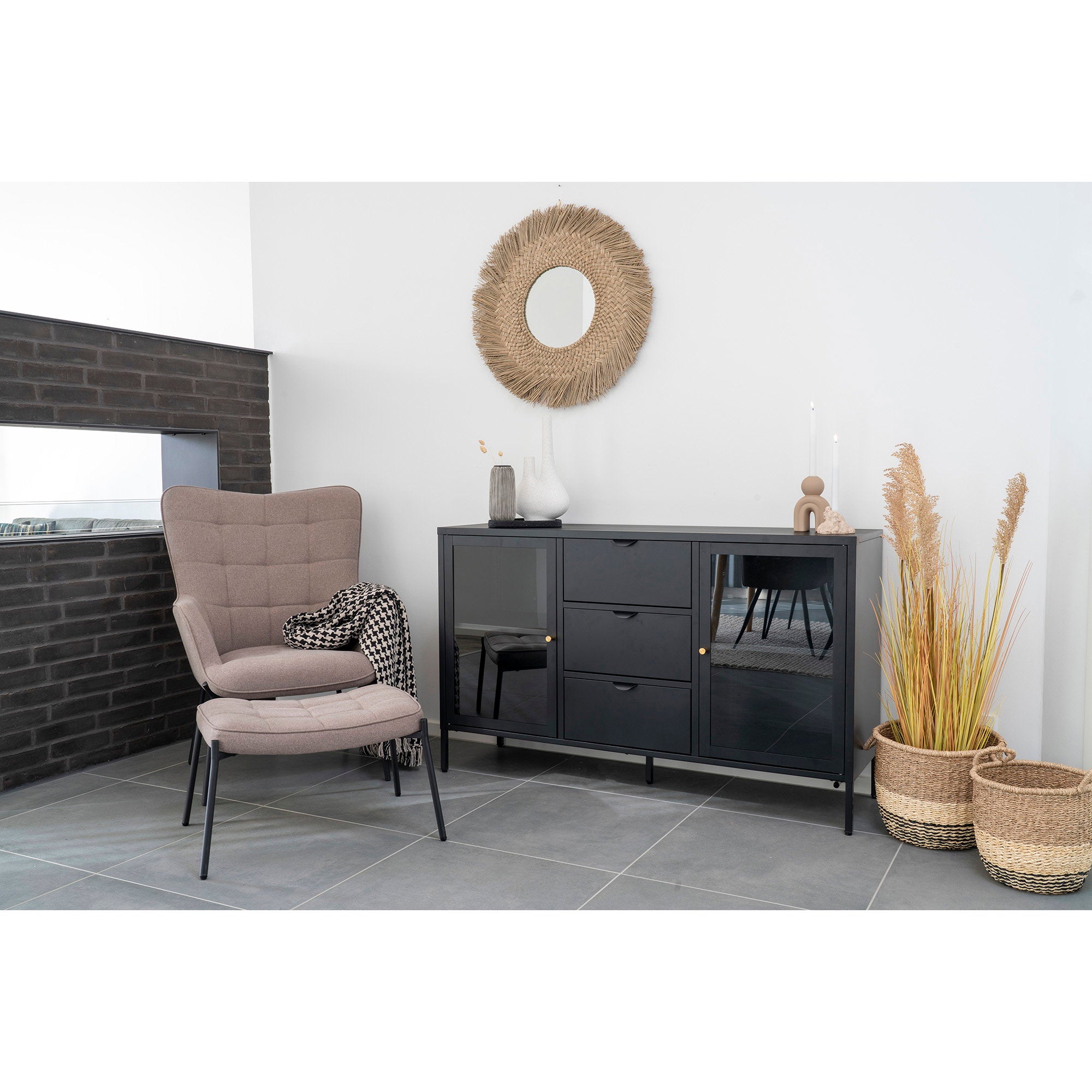 Plaid Side noir écru pied-de-poule posé fauteuil taupe meuble noir décor contemporain
