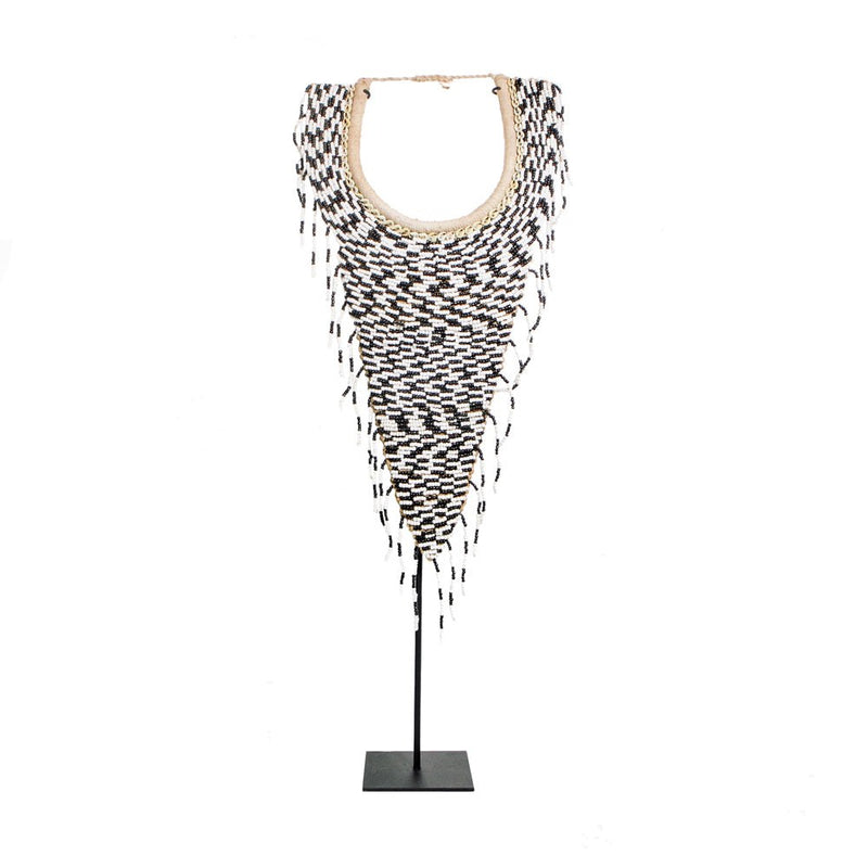 Dimensions Plastron perlé tribal sur socle 71 cm