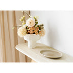 Plat de service Viola ovale céramique côtelée beige en situation