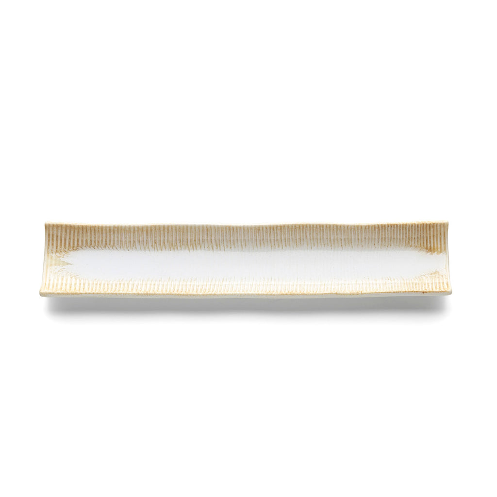 Plat long Da Rocha en céramique émaillée 39 cm en situation