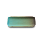 Plat rectangulaire Lagoon en grès vert 30 cm en situation
