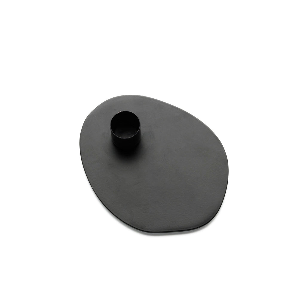 Plateau bougeoir ovale noir à une douille 13 cm en situation