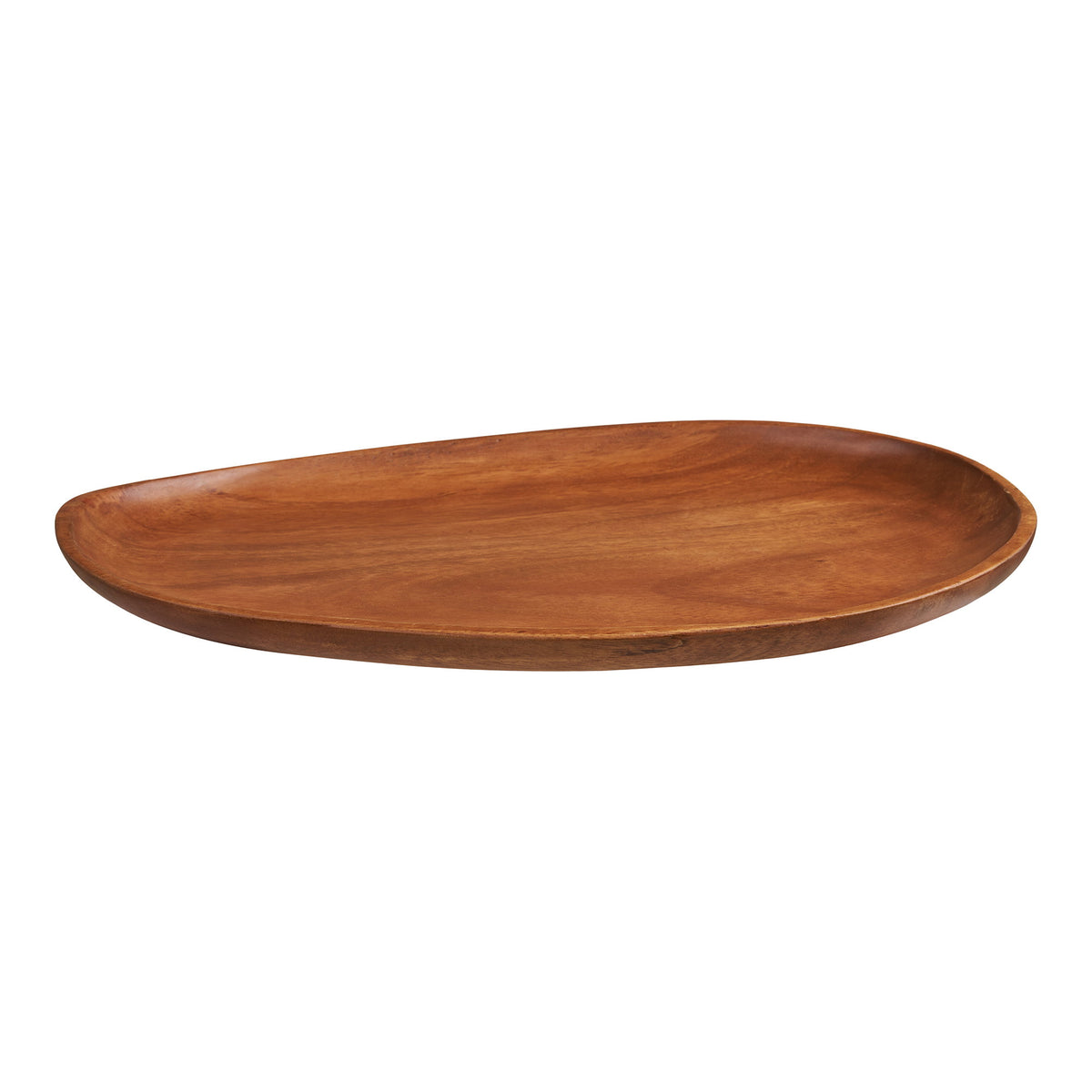 Plateau décoratif en acacia de forme ovale asymétrique vu de trois quarts sur fond blanc