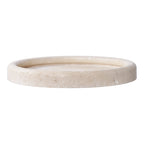 Plateau rond en travertin naturel beige vu de profil avec son bord relevé en bourrelet