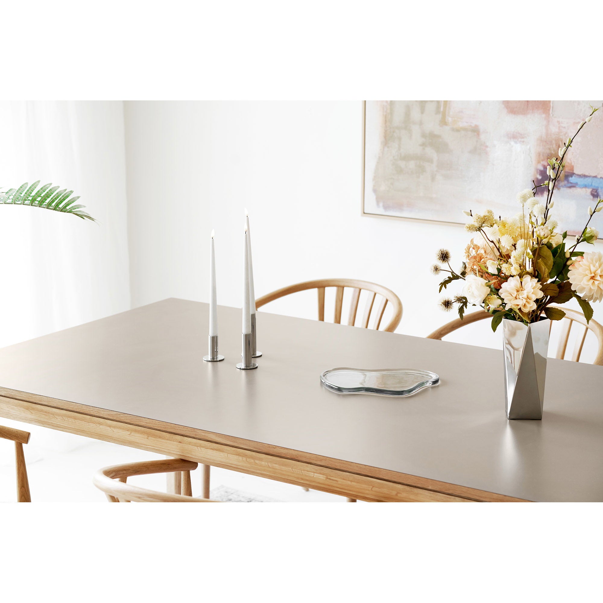 Plateau décoratif verre fumé forme libre en situation