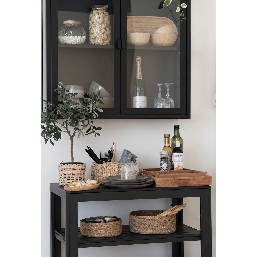 Plateau Faro teck naturel sur desserte bar intérieur style naturel contemporain