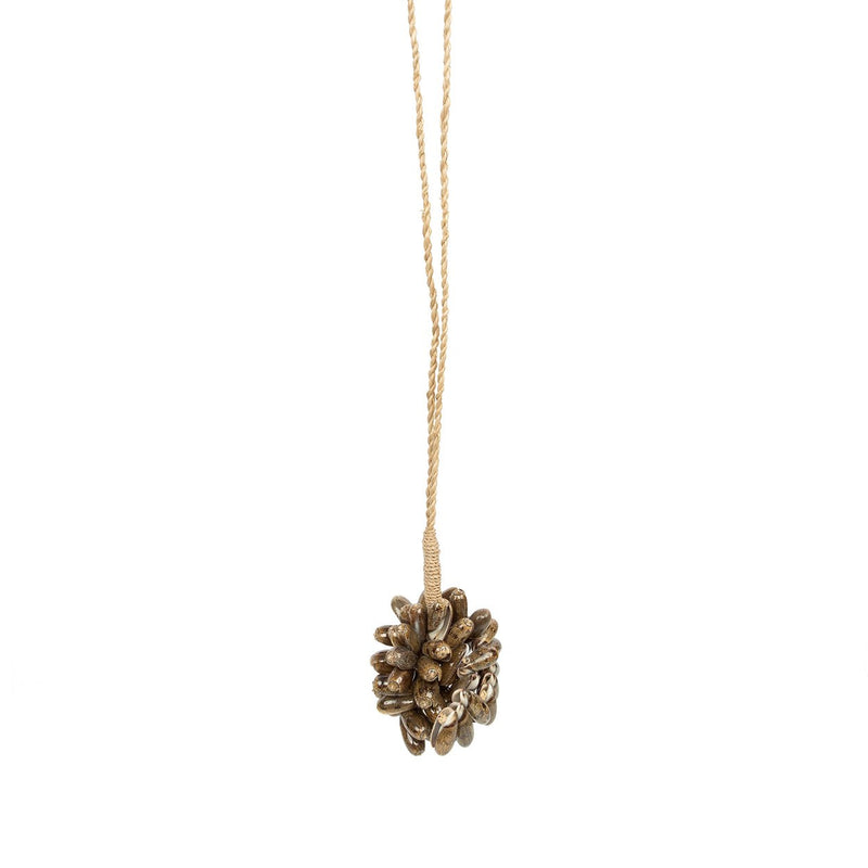 Dimensions Pompon décoratif Brown Cowrie en cauris bruns 50 cm