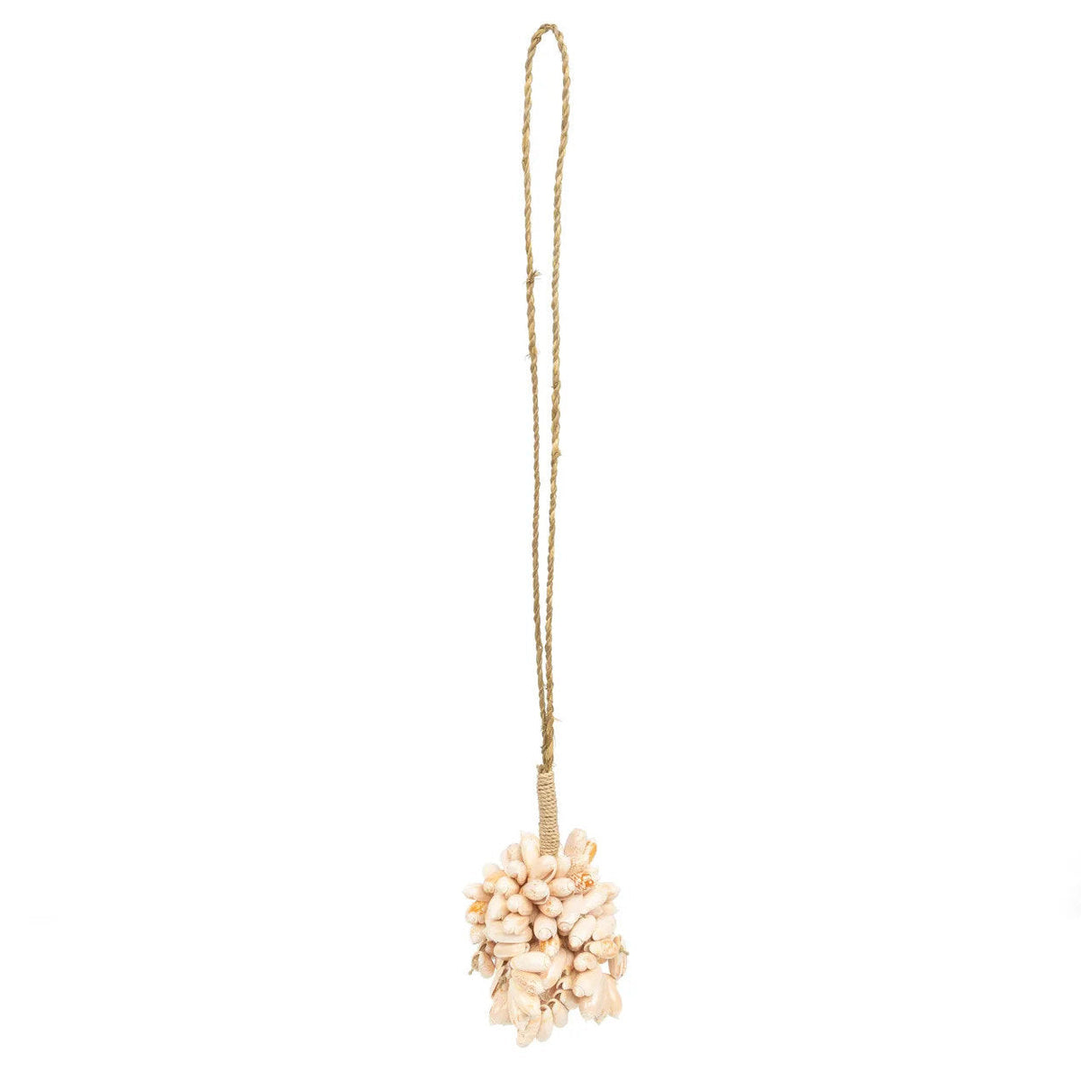 Pompon Pink Shell vu en entier avec sa boucle de cordon en fibre torsadée