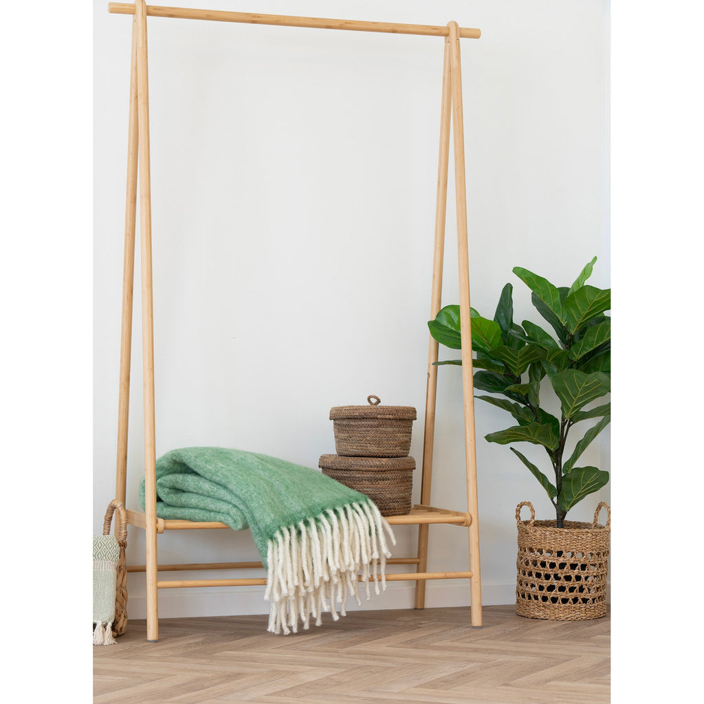 Portant Manaus bambou naturel plaid vert suspendu ambiance bohème naturelle parquet