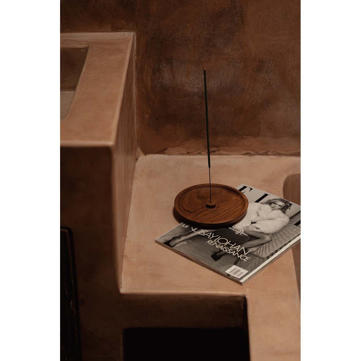Porte-encens rond en teck 15 cm en situation