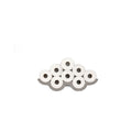 Porte-papier toilette Cloud 55 cm en béton gris naturel garni de huit rouleaux sur fond blanc