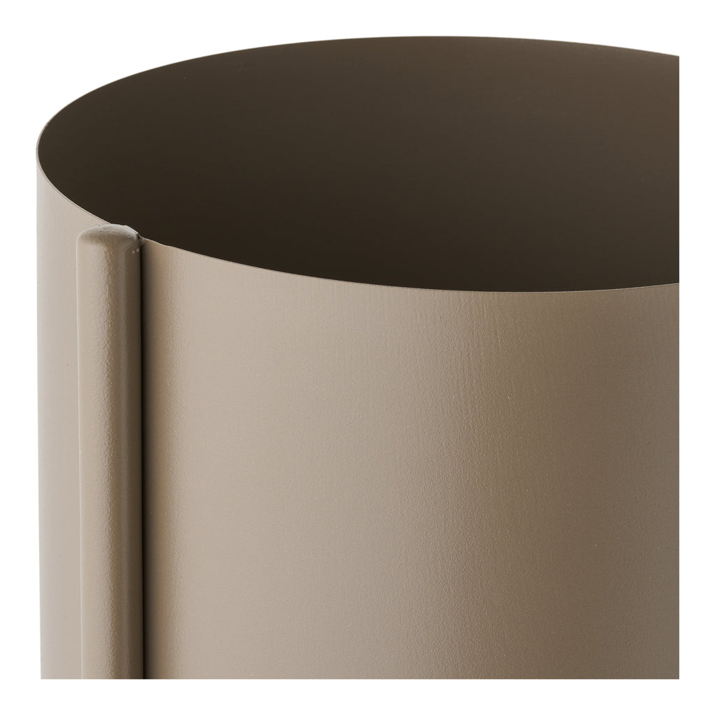 Détail cache-pot acier brun taupe mat porte-plantes 3 niveaux intérieur lisse
