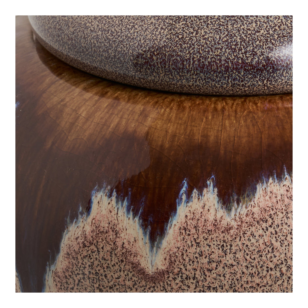 Détail glaçure coulante brun chocolat prune sable moucheté pot céramique artisanal