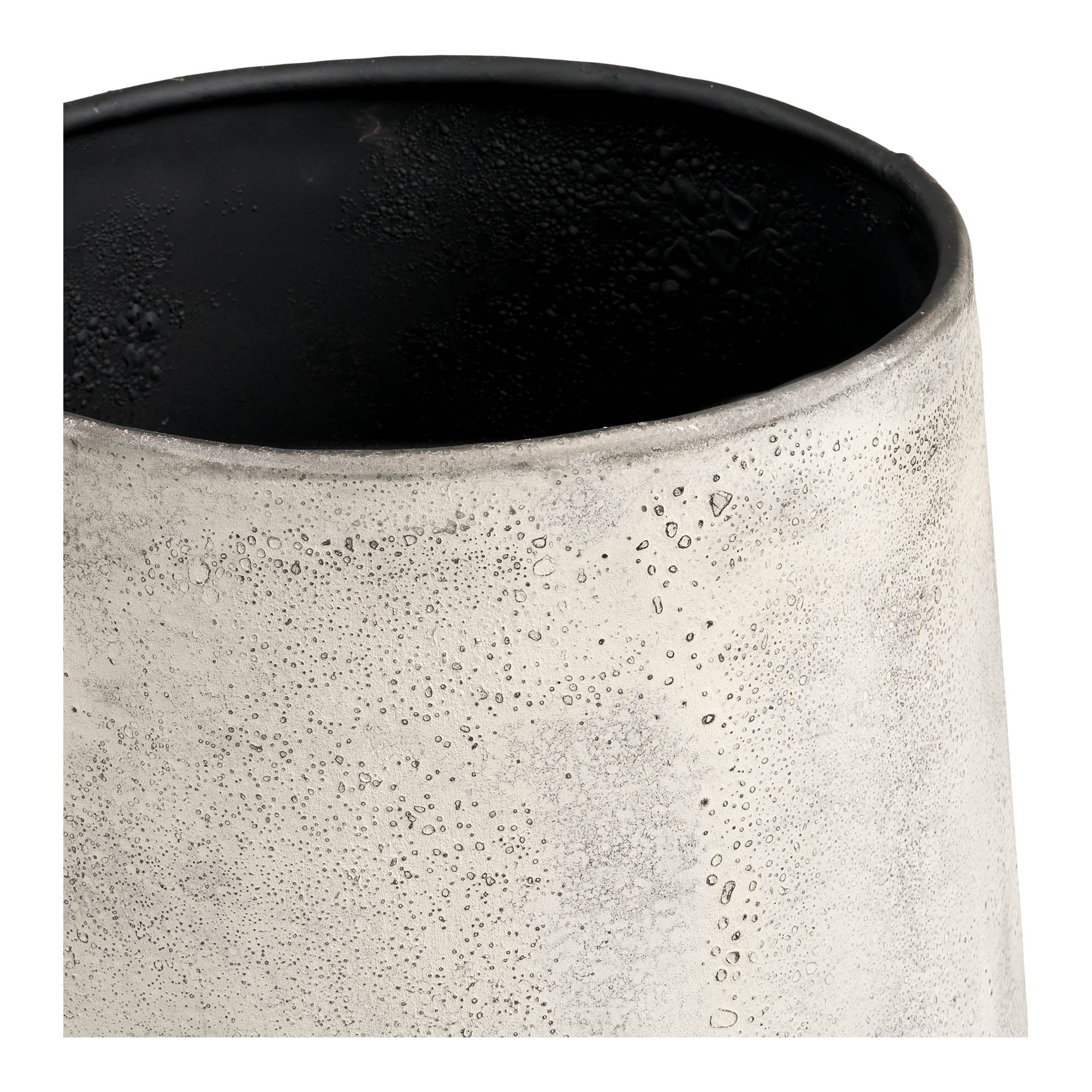 Détail bord intérieur pot Hou métal patine beige antique fond laqué noir mat artisanal
