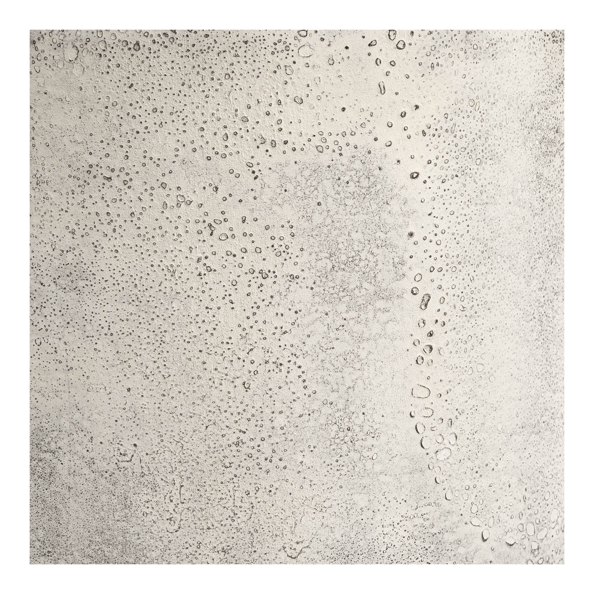 Détail texture surface alvéolée métal patiné beige antique pot Hou effet béton ancien