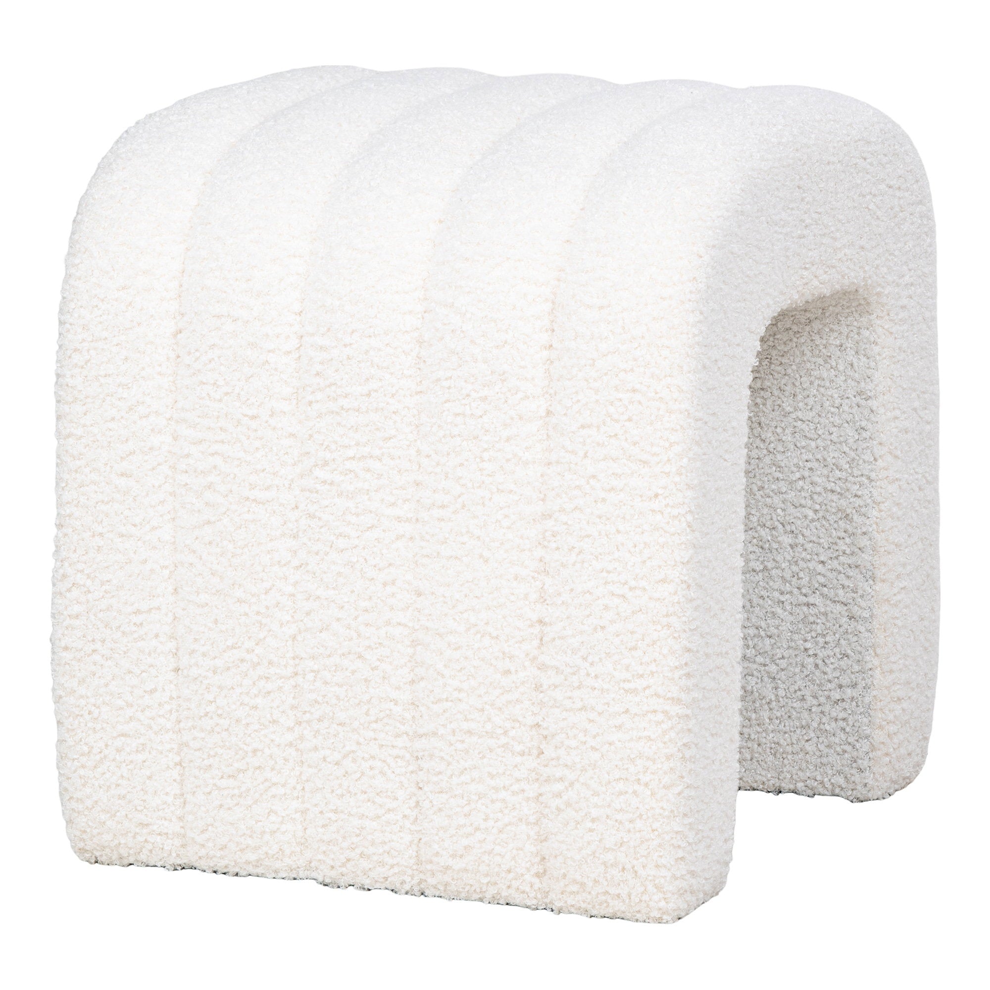 Pouf Colma bouclé blanc arche sculptée côtes détail vue trois quarts arrière