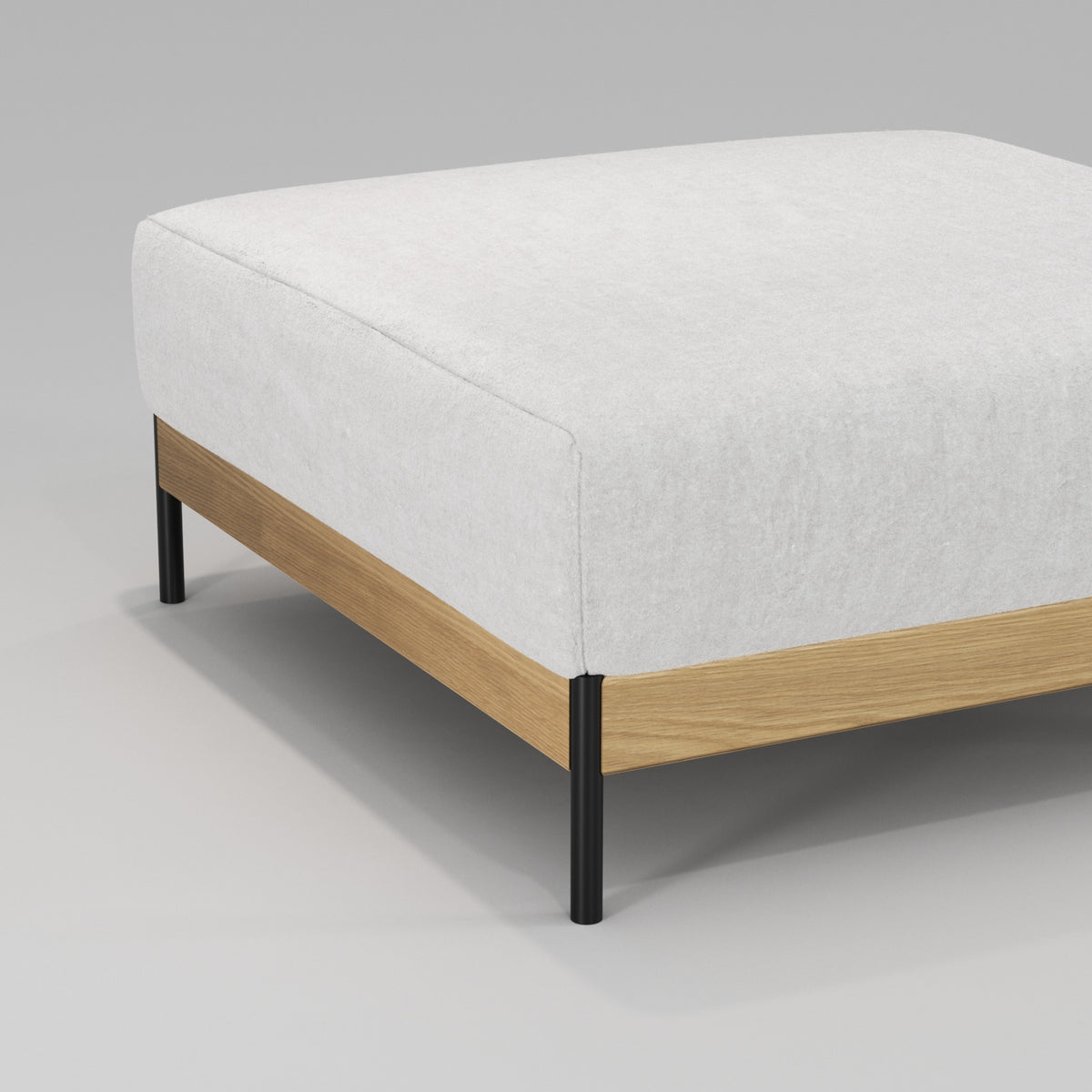 Angle du pouf Bowie en chêne et tissu gris clair, avec son pied en métal noir