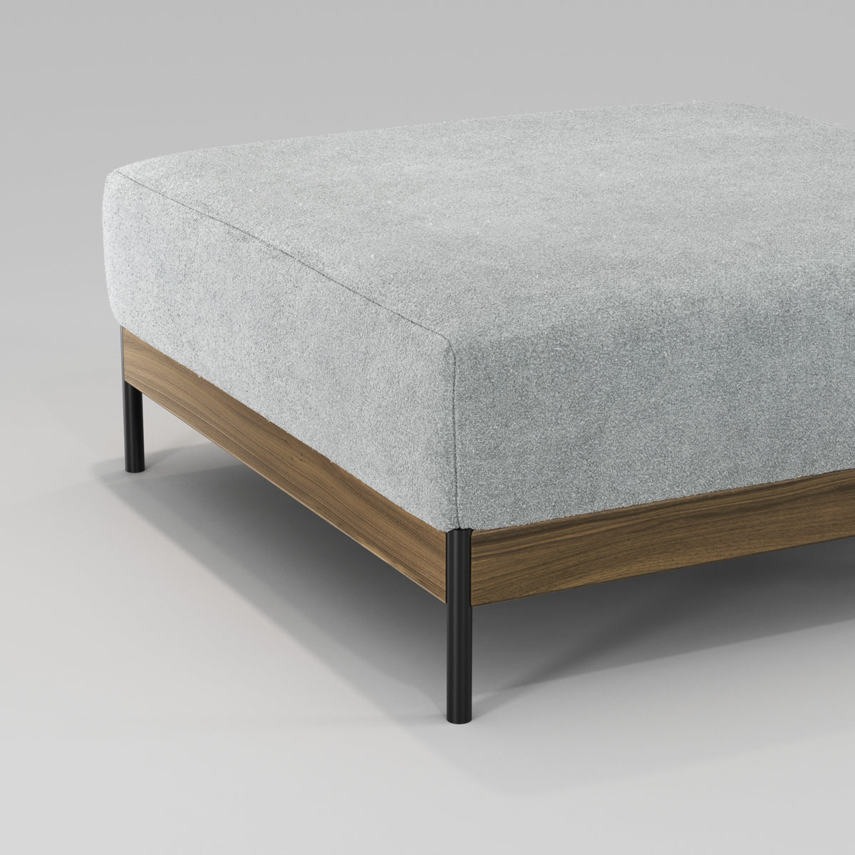Angle du pouf Bowie en noyer et tissu gris-vert, avec son pied en métal noir