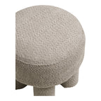 Détail texture bouclée assise ronde pouf Canberra sable foncé gros plan