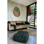 Pouf carré en coton tissé vert forêt 60 cm en situation