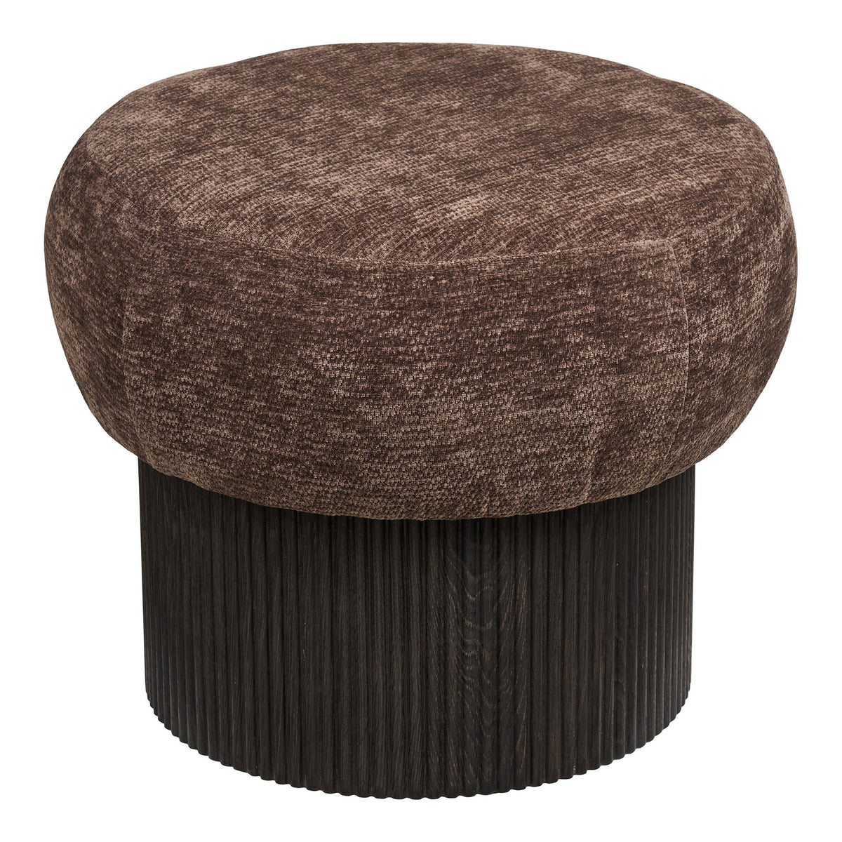 Pouf coffre Christchurch en chenille brune vu de trois quarts sur son socle cannelé noir