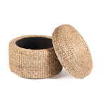 Pouf coffre rond en jacinthe d'eau tressée 60 cm en situation