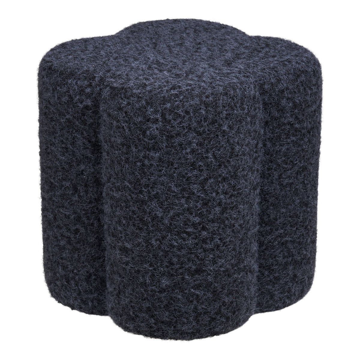 Pouf Durban en bouclé bleu marine à quatre lobes arrondis vu de trois quarts