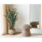 Pouf Enna fausse fourrure marron 45 cm mise en scène entrée parquet