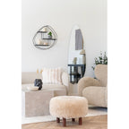 Pouf Inverness fausse fourrure beige ambiance salon fauteuil lounge miroir oval