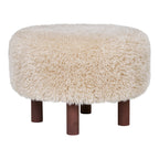 Pouf Inverness fausse fourrure beige pieds bois 50 cm 36 cm vue trois quarts