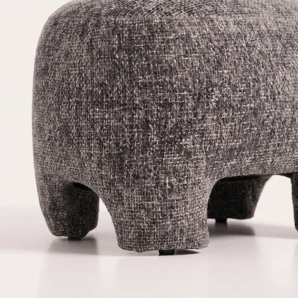 Détail du tissu gris chiné et des pieds gainés du pouf Nazare