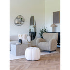 Pouf Paisley teddy blanc cassé ambiance salon fauteuil bouclé beige miroir