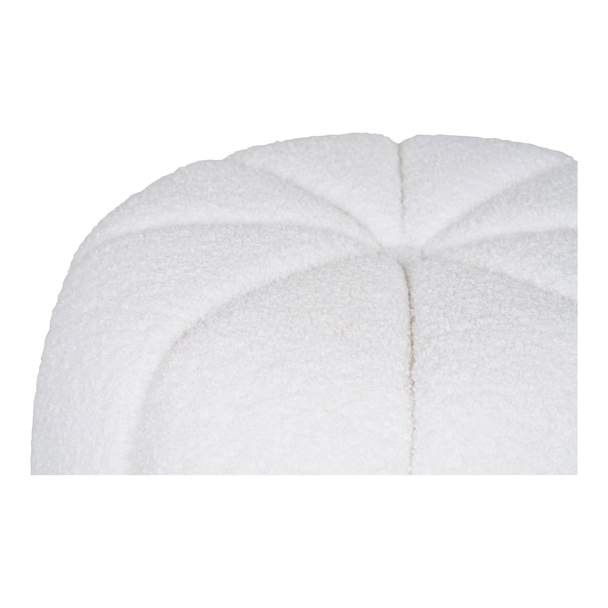 Gros plan sur le dessus du pouf Paisley teddy blanc cassé où les coutures des côtes se rejoignent au centre