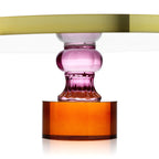 Détail de la tige rose côtelée et de la base cylindrique ambre du présentoir Gemstone