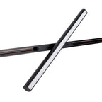 Réglette Micro11 noire tournée en travers d'un rail aimanté noir face opale visible