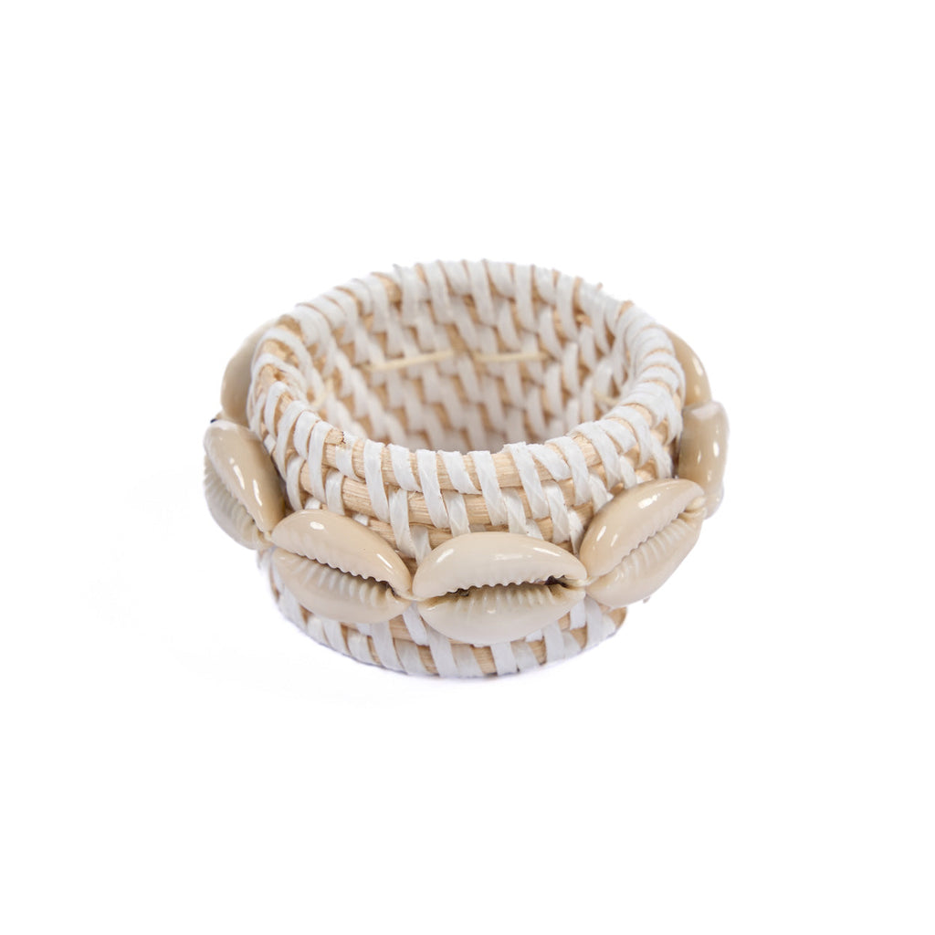 Rond de serviette en rotin tressé blanc et coquillages 7 cm, vue 5